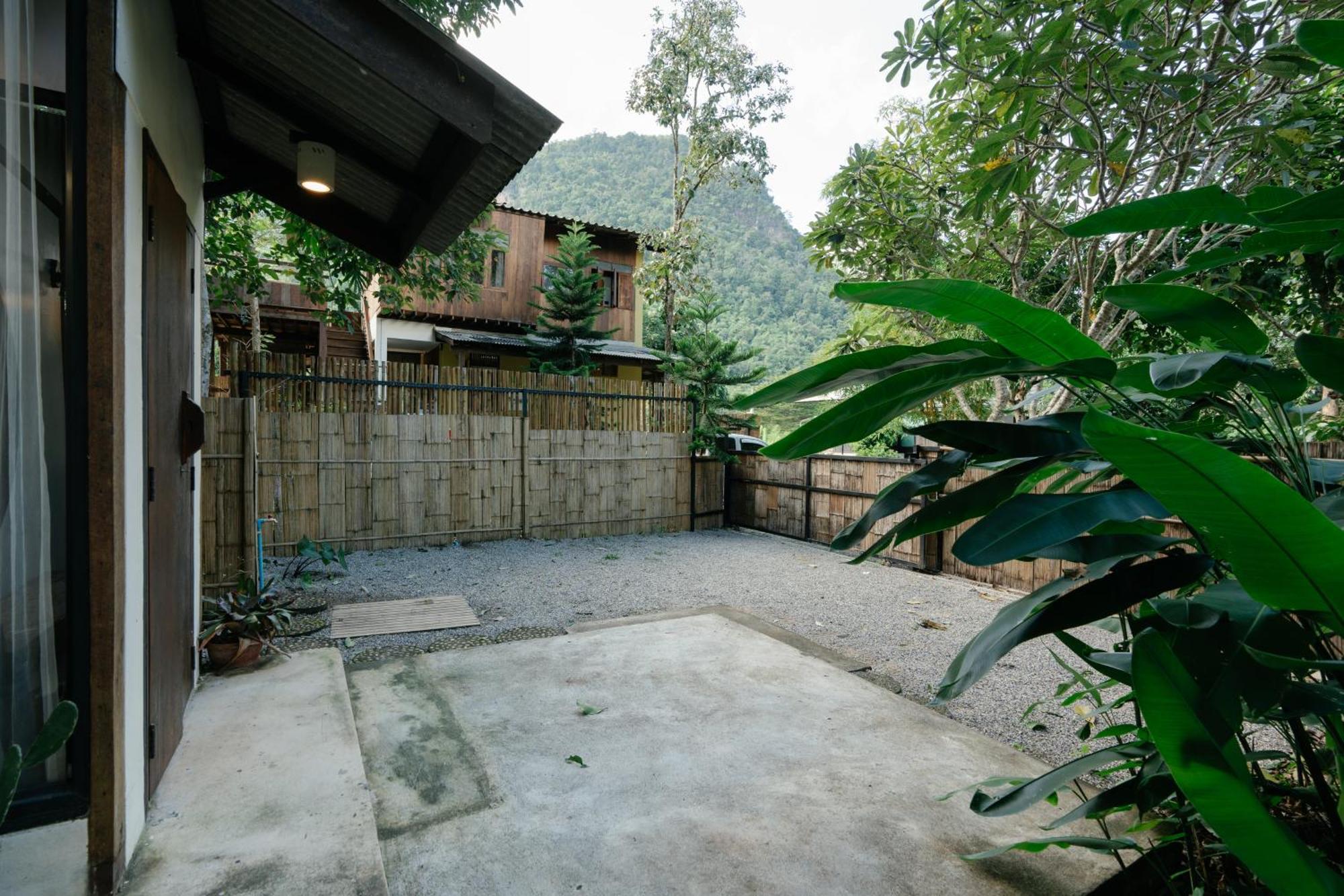 Ashi Guesthouse Chiangdao Чіанґдау Екстер'єр фото